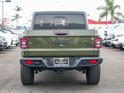 Used 2021 Jeep Gladiator Sport image 5