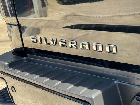 Used 2017 Chevrolet Silverado 2500 High Country w/ Duramax Plus Package image 19