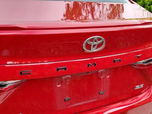 Used 2025 Toyota Camry SE w/ Convenience Package FWD image 5