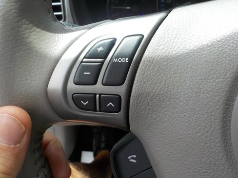 Used 2011 Subaru Forester 2.5X Limited AWD/4WD image 16