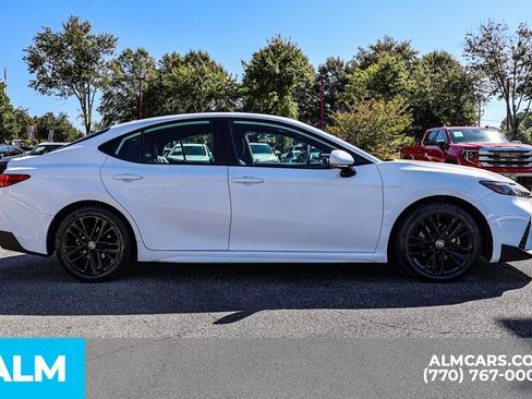 Used 2025 Toyota Camry SE image 10