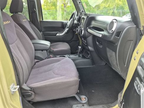Used 2013 Jeep Wrangler Unlimited Sahara w/ Connectivity Group AWD/4WD image 23