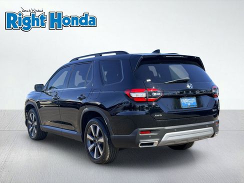 Certified 2025 Honda Pilot Touring image 5