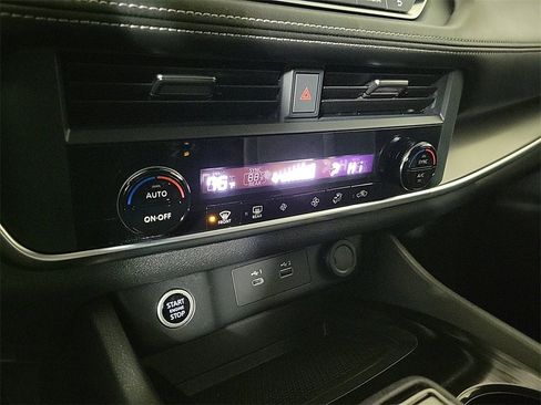 Used 2023 Nissan Rogue SV image 19