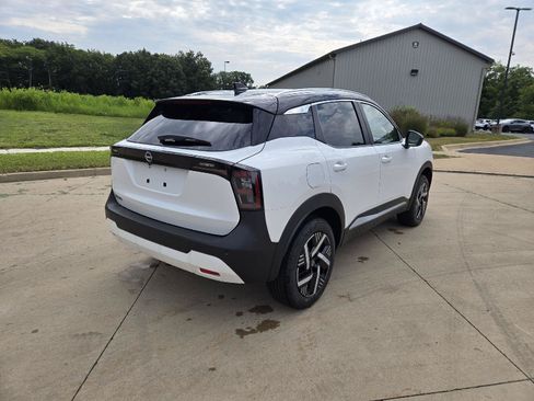 New 2026 Nissan Kicks SV w/ SV Premium Package FWD image 3