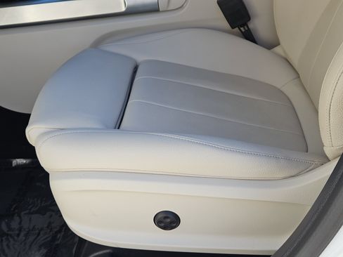 Certified 2025 Mercedes-Benz GLB 250 image 24