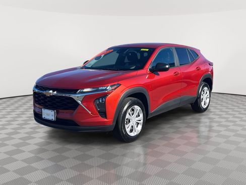 Used 2024 Chevrolet Trax LS image 3