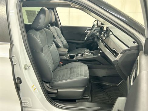 Used 2022 Mitsubishi Outlander SE image 25