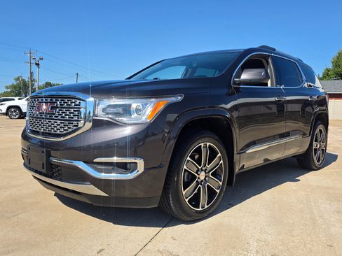 Used 2019 GMC Acadia Denali image 2