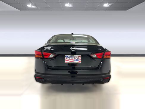 Used 2025 Nissan Altima 2.5 SV image 9