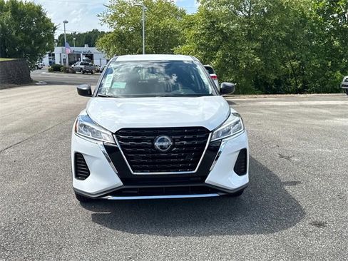 New 2025 Nissan Kicks Play S image 11