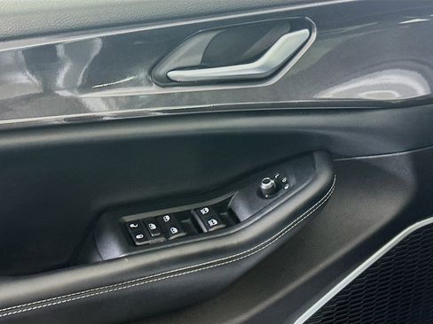 Used 2022 Jeep Grand Cherokee L Laredo image 15