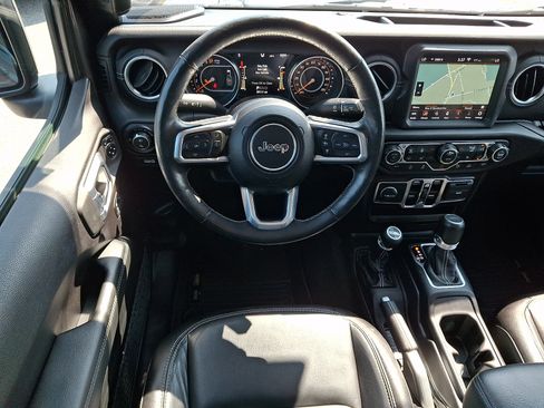 Used 2020 Jeep Gladiator Overland AWD/4WD image 11