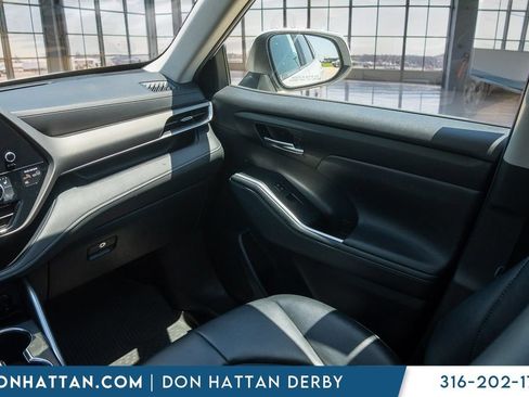 Used 2023 Toyota Highlander XLE FWD image 17
