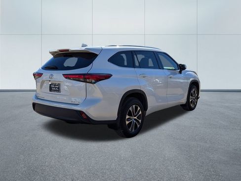 Used 2020 Toyota Highlander XLE image 7