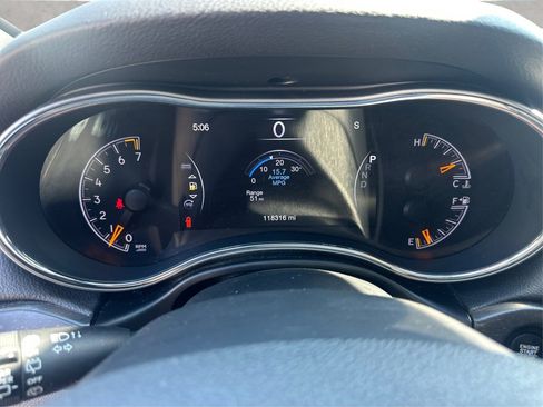 Used 2018 Jeep Grand Cherokee Laredo AWD/4WD image 26