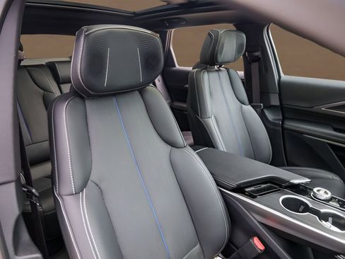 Certified 2025 Cadillac Lyriq Luxury w/ LPO, Floor Liner Package AWD/4WD image 29