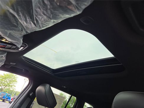 New 2025 Jeep Grand Cherokee Altitude image 27