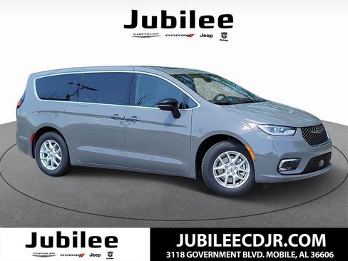 New 2025 Chrysler Pacifica Select FWD image 1