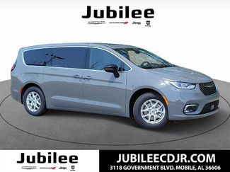New 2025 Chrysler Pacifica Select FWD video 1