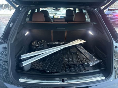 Used 2024 Audi Q5 e Premium Plus w/ Premium Plus Package image 23