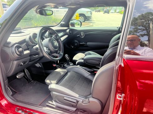 Used 2020 MINI Cooper John Cooper Works w/ Driver Assistance Package FWD image 9