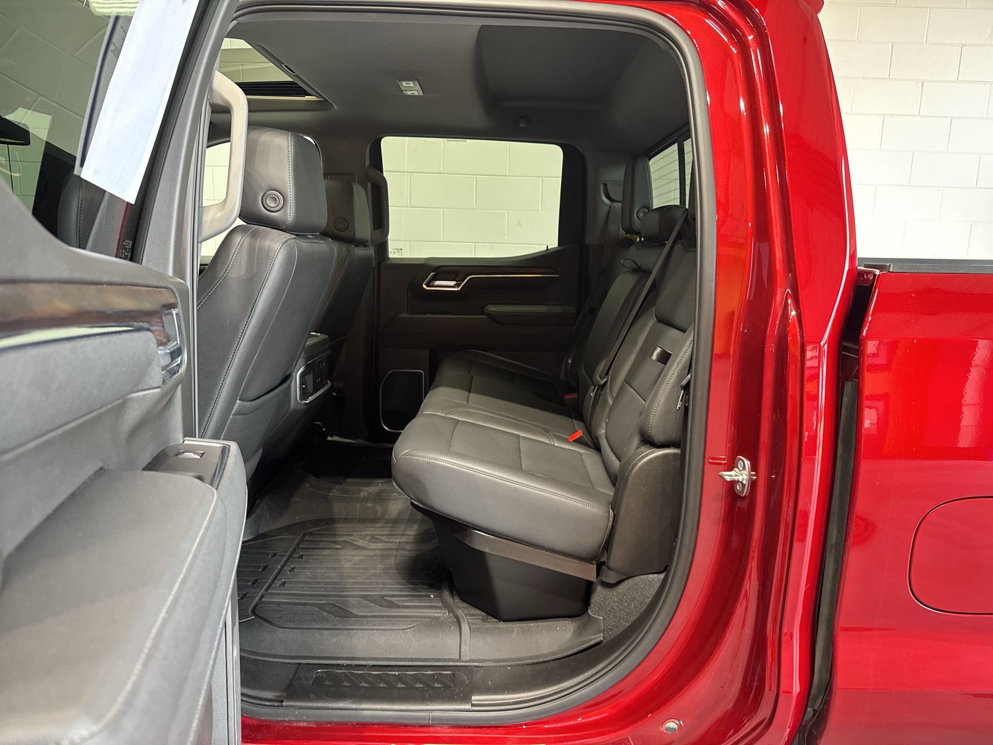 Used 2025 GMC Sierra 1500 SLT w/ SLT Premium Package AWD/4WD image 12
