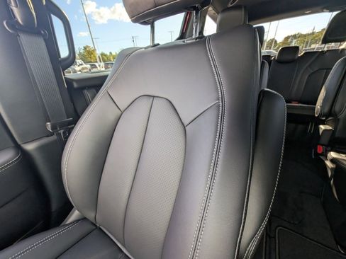 New 2026 Chrysler Pacifica Select image 12