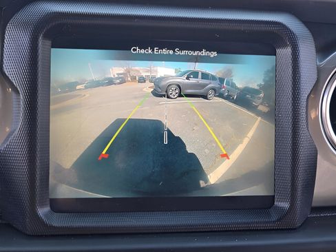 Used 2020 Jeep Wrangler Unlimited Sahara image 19