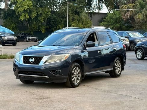 Used 2013 Nissan Pathfinder SV w/ Trailer Tow Pkg FWD image 3