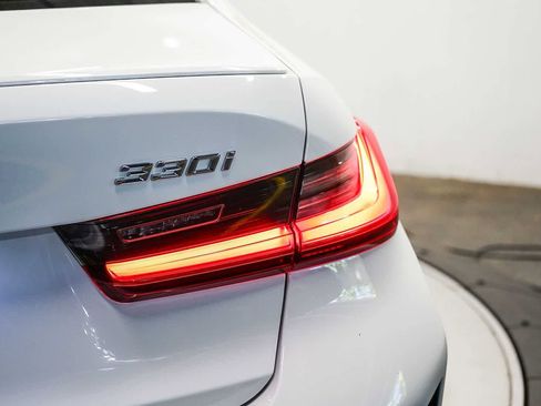 Used 2023 BMW 330i Sedan w/ M Sport Package RWD image 10