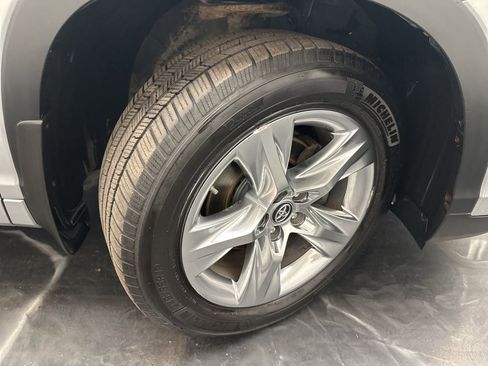 Used 2019 Toyota Highlander Limited image 37