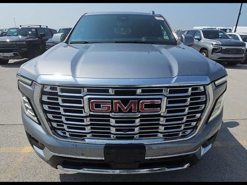 Used 2025 GMC Yukon Denali AWD/4WD image 12