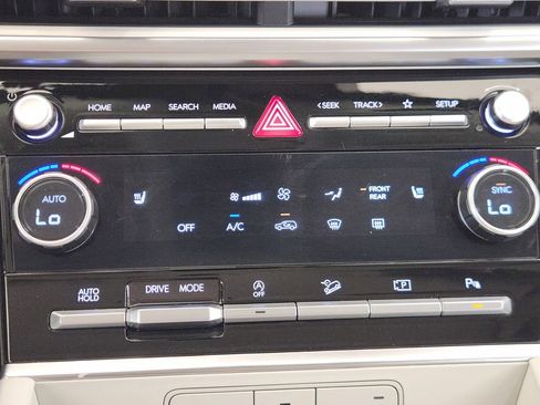 Used 2025 Hyundai Santa Fe SEL FWD image 19