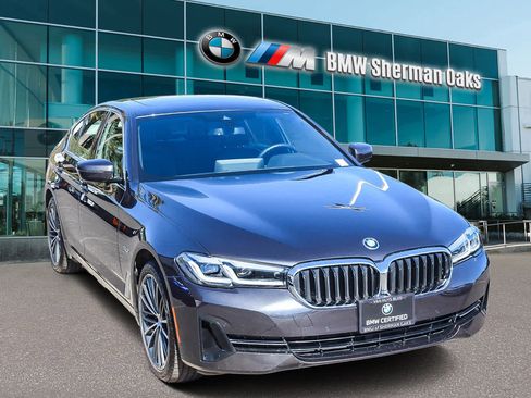 Certified 2023 BMW 530e w/ Convenience Package image 3
