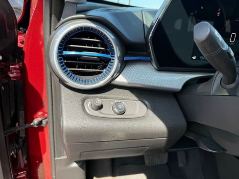 Used 2024 Chevrolet Trax LT image 13