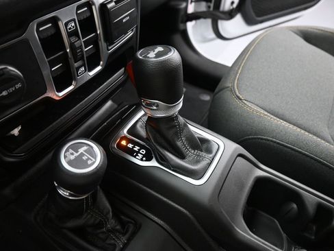 Used 2025 Jeep Wrangler Sport image 14