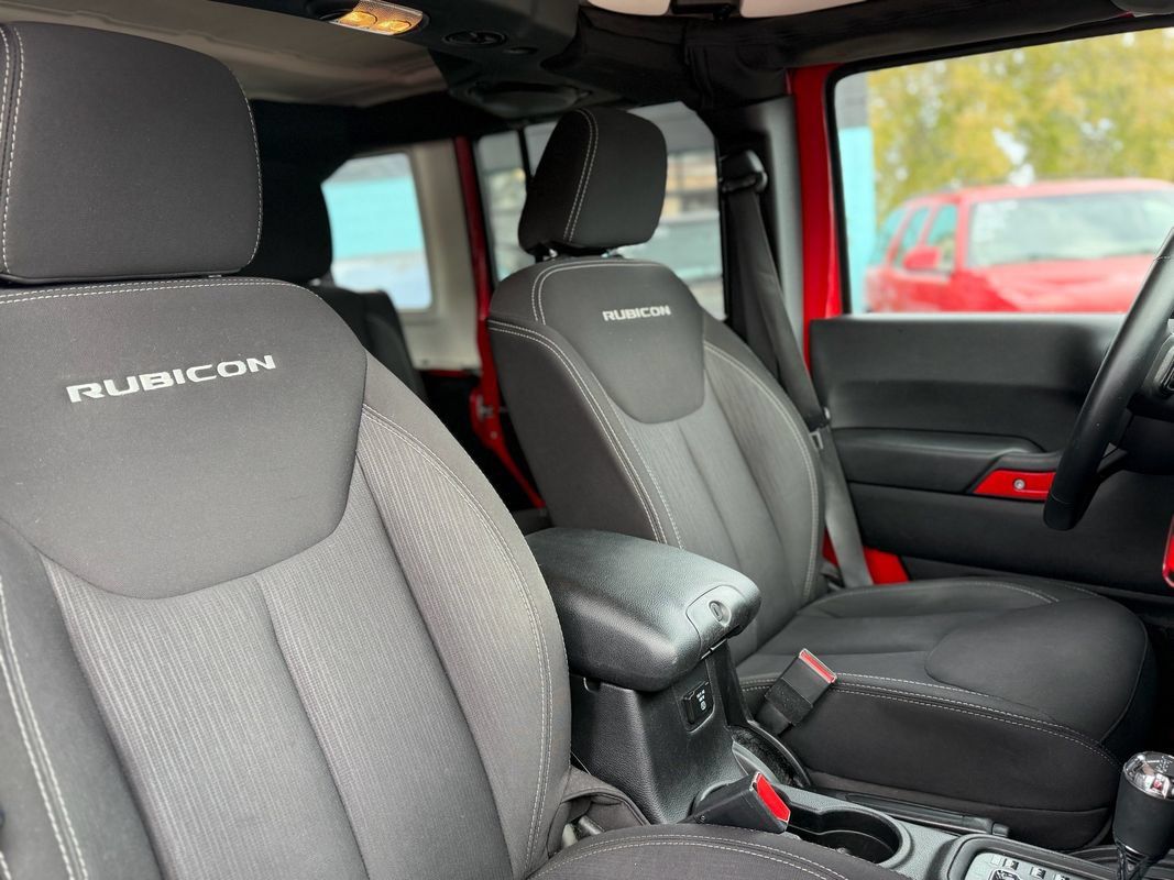 Used 2014 Jeep Wrangler Unlimited Rubicon w/ Connectivity Group AWD/4WD image 9