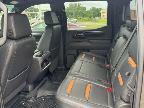 Used 2022 GMC Sierra 1500 AT4 w/ Sierra Safety Plus Package AWD/4WD image 17