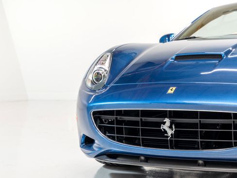 Used 2010 Ferrari California image 29