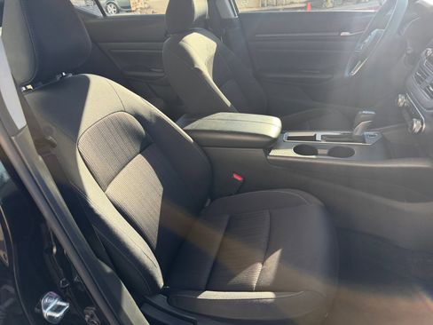Used 2025 Nissan Altima 2.5 SV FWD image 30