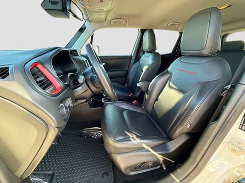 Used 2023 Jeep Renegade Trailhawk w/ Trailhawk Elite Group AWD/4WD image 21