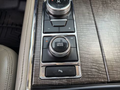 Used 2020 Ford Expedition Limited AWD/4WD image 27