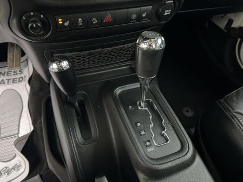 Used 2018 Jeep Wrangler Unlimited Sahara w/ Dual Top Group image 21