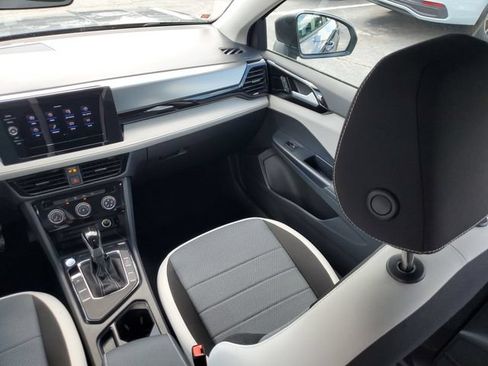 Certified 2025 Volkswagen Taos S FWD image 9