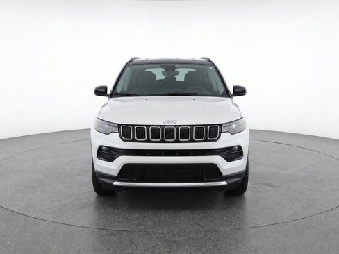 Used 2025 Jeep Compass Limited AWD/4WD image 2