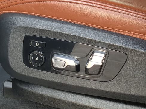 Used 2023 BMW X7 M60i w/ M Sport Professional Package image 17