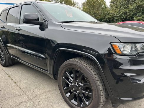 Used 2019 Jeep Grand Cherokee Altitude AWD/4WD image 4