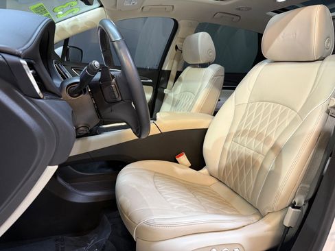 Used 2023 Buick Enclave Avenir image 26