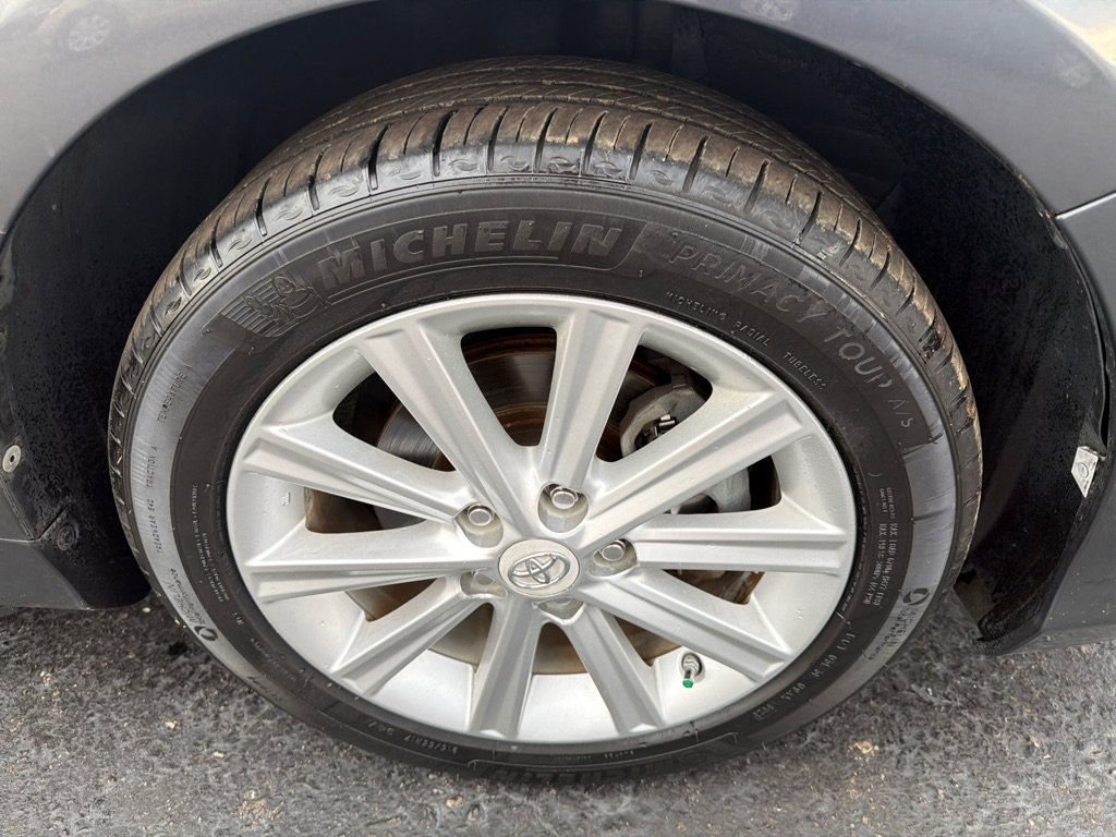 Used 2013 Toyota Camry XLE w/ Leather Pkg FWD image 32
